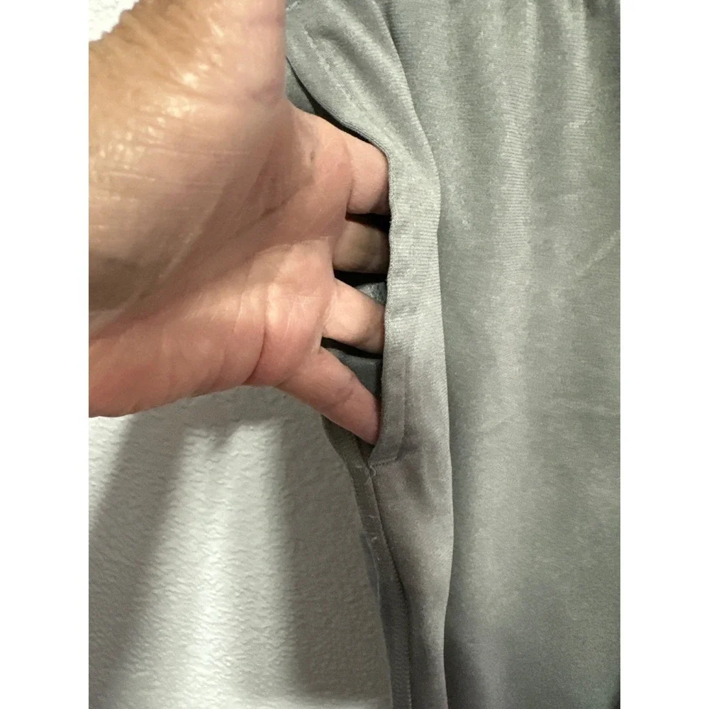 The North Face Mens Athletic Shorts Gray Elastic Waist Zip Pocket Regular Fit M